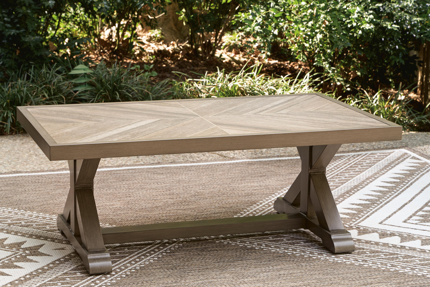 Laguna Heights Outdoor Coffee Table close-up detail