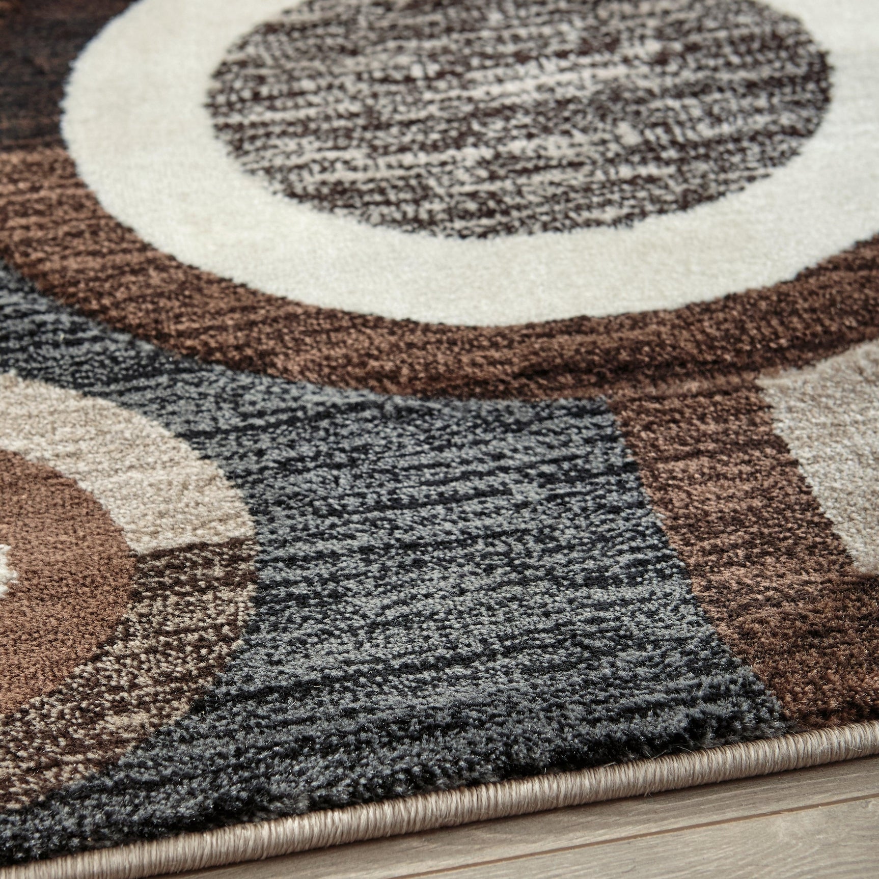 Guintte Multi 5'x6'7" Rug close-up detail of geometric design