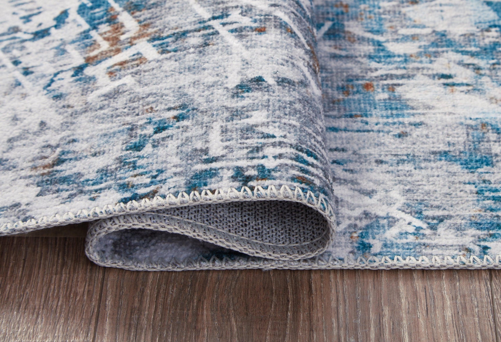 Garyard Multi 5x7 rug side view showing thickness and edge