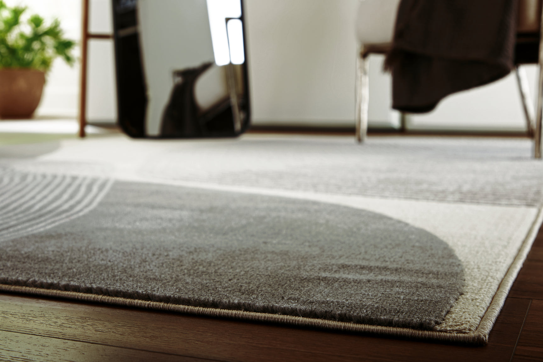 High-low pile close-up of Winderburg gray and ivory rug