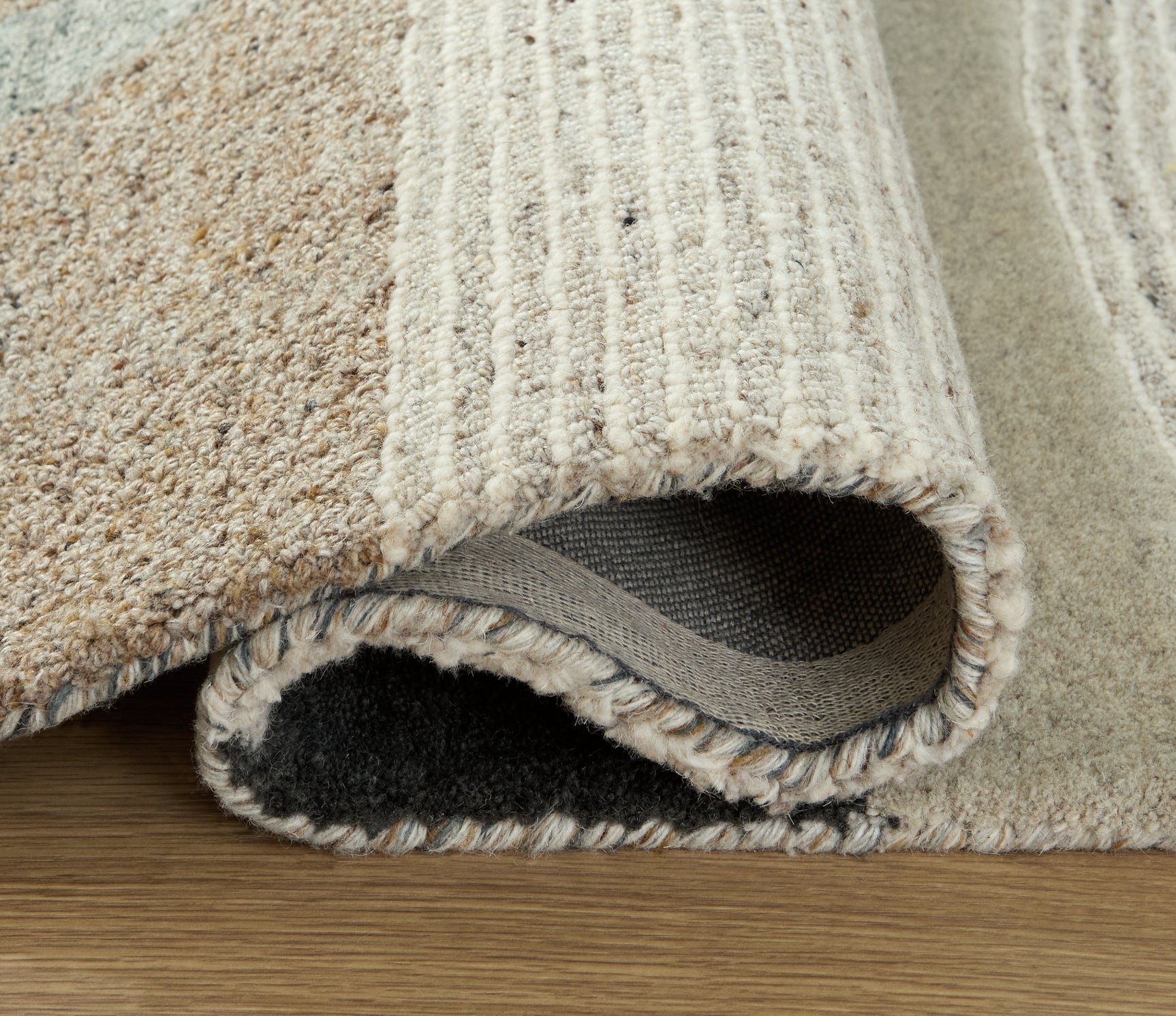 Rolled edge detail of Edrickhill 8x10 rug