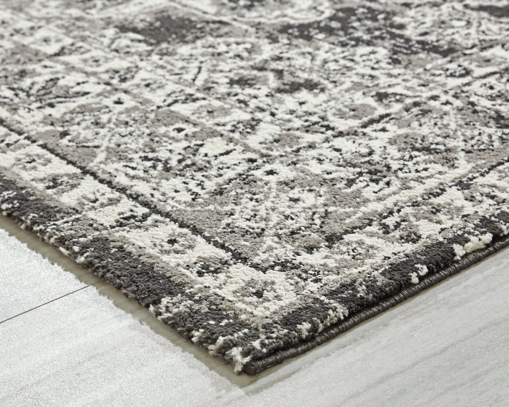 Rolled edge detail of Glennisman Medium Rug
