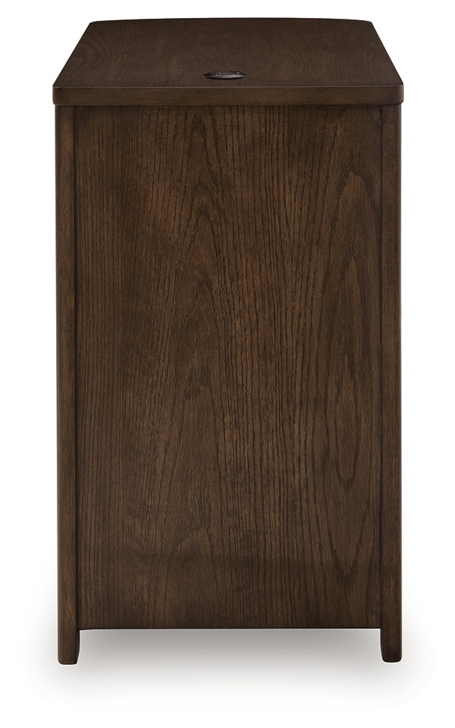 Close-up of Camdill reeded detailing on table front