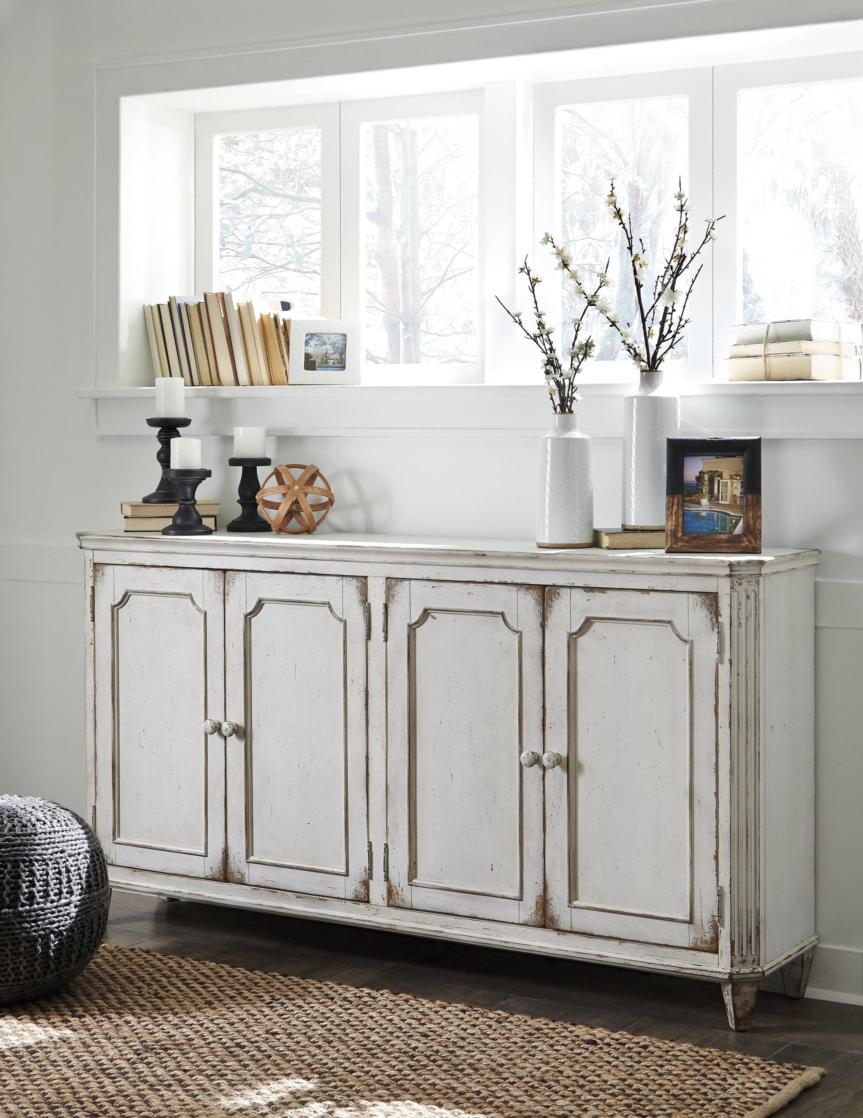 Mirimyn Accent Cabinet closed full front