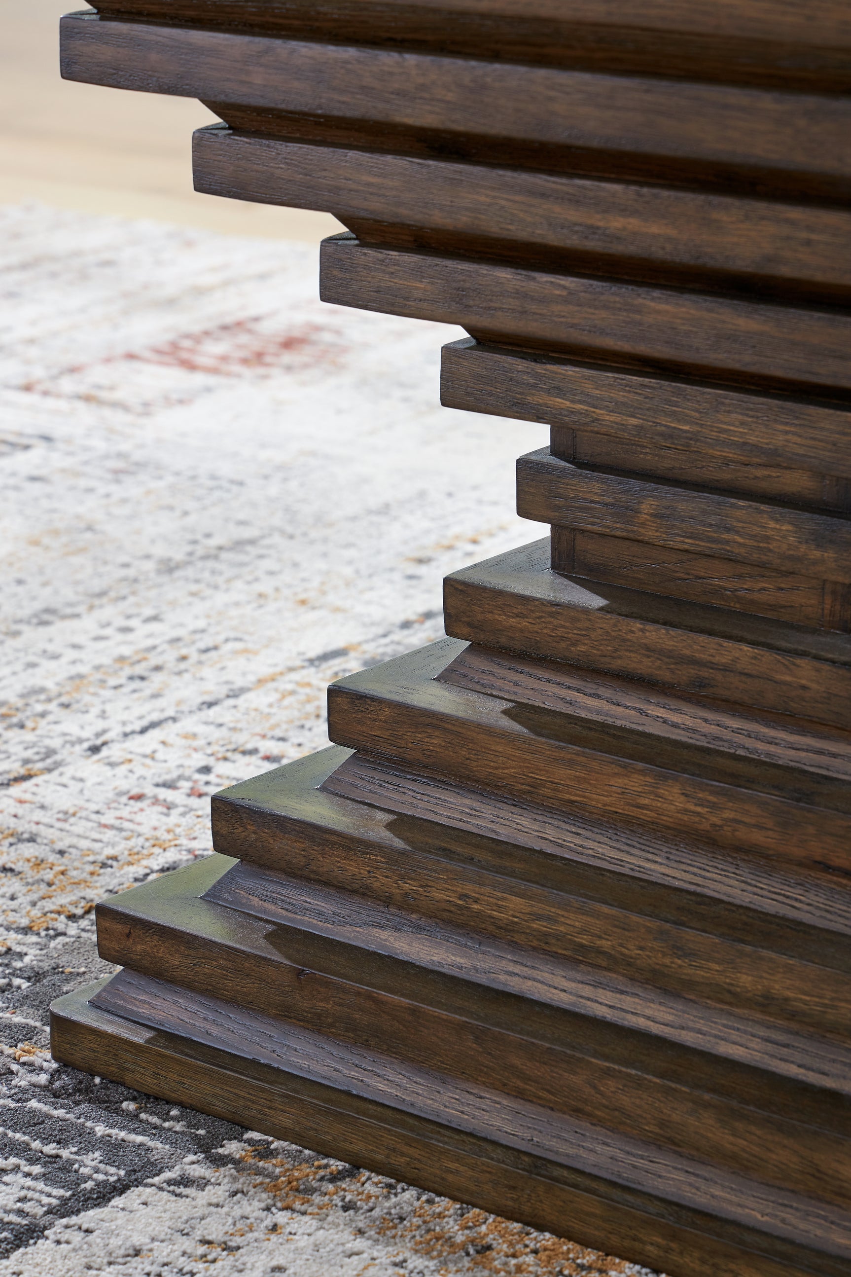 Close-up of Hannodream warm brown finish