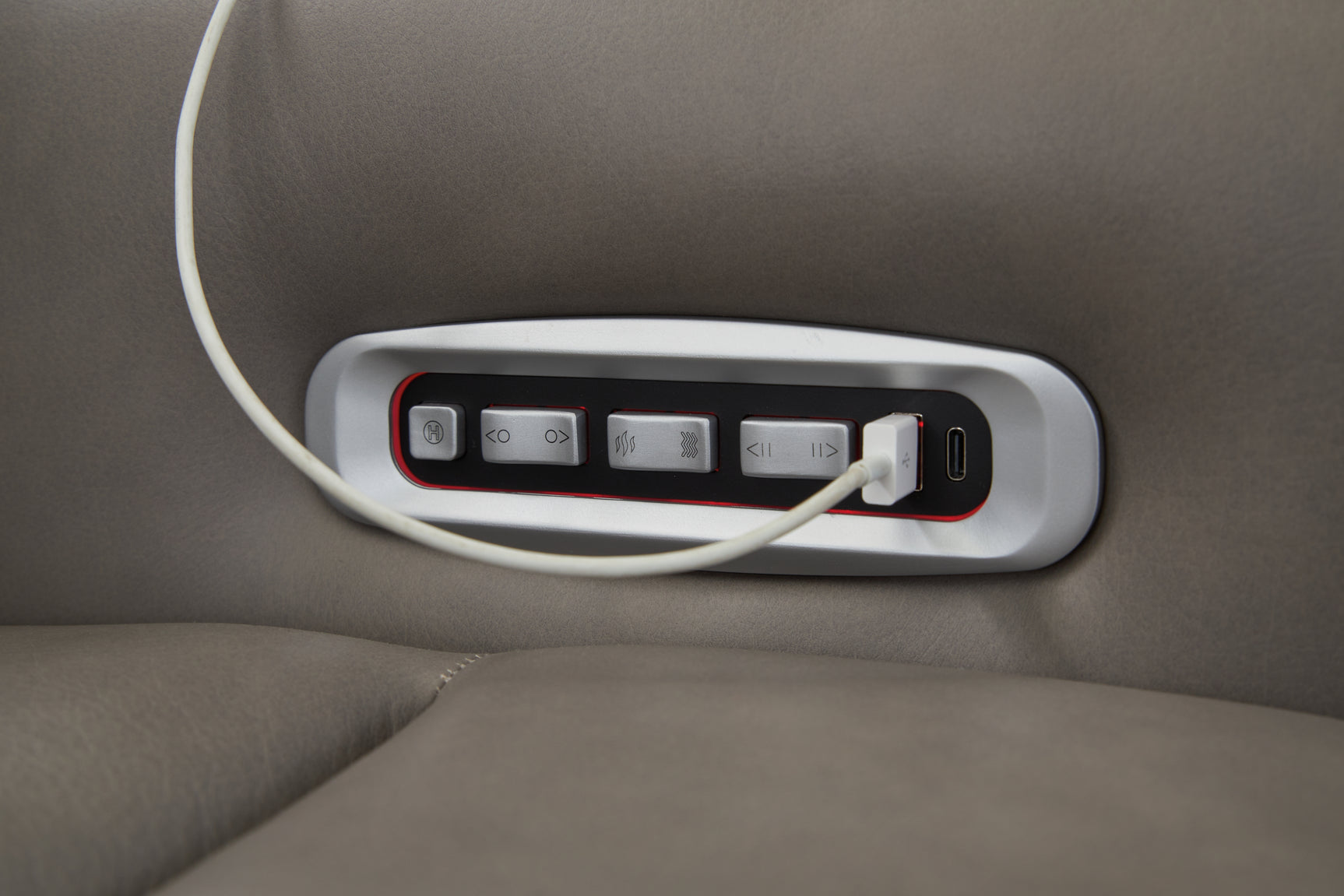 USB port detail on 5Z-Comfort Power Recliner
