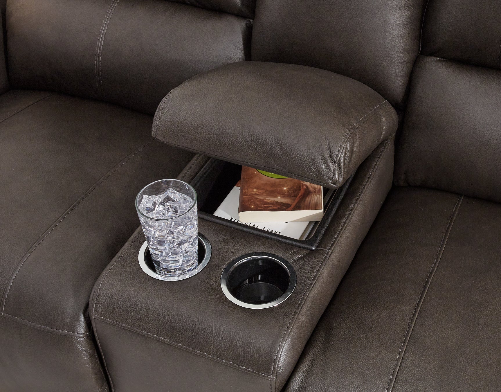 Center console with cup holders and storage on Boxmere loveseat
