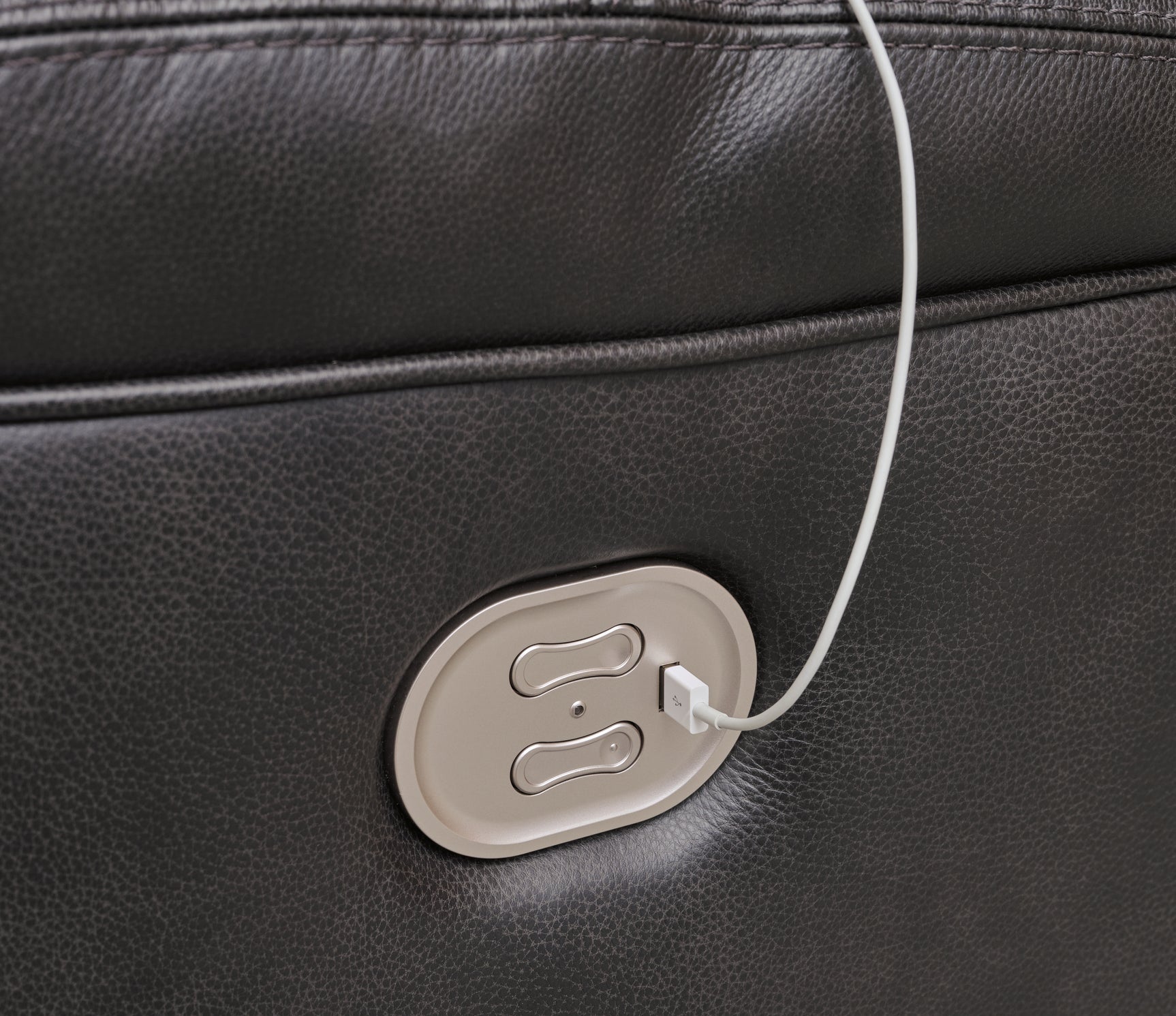 USB port detail on Mountainous Eclipse Leather Power Recliner