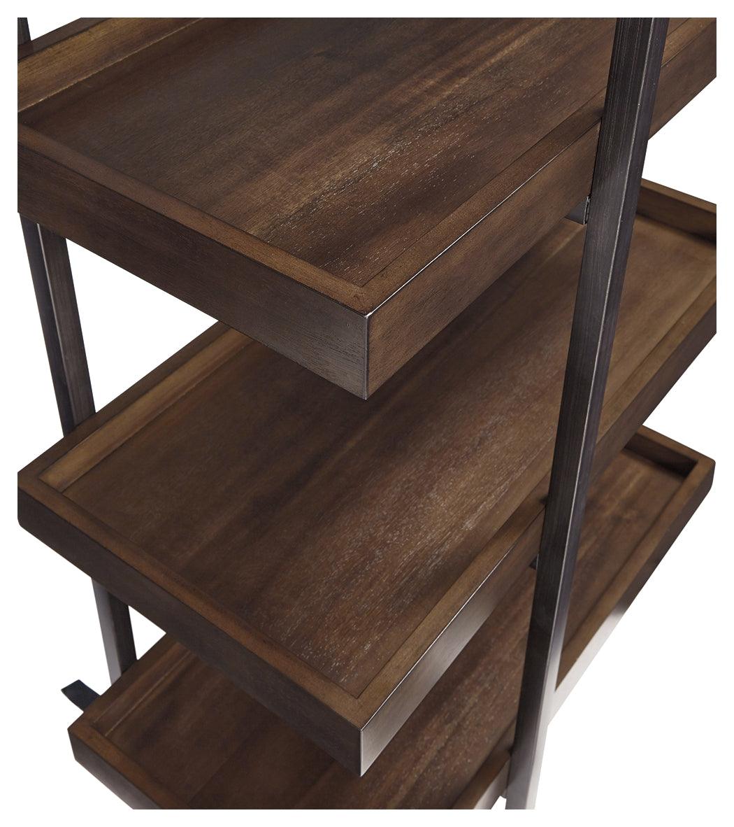 Starmore metal-frame pier with shelves