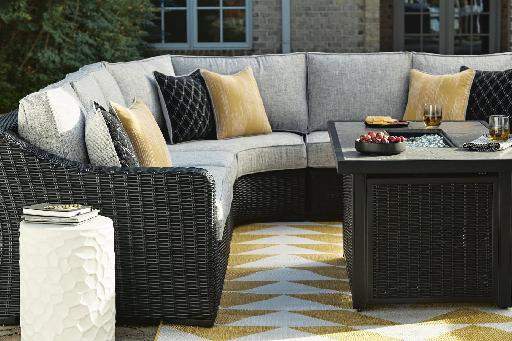 Beachcroft Black/Light Gray 3-Piece Outdoor Sectional - image 4