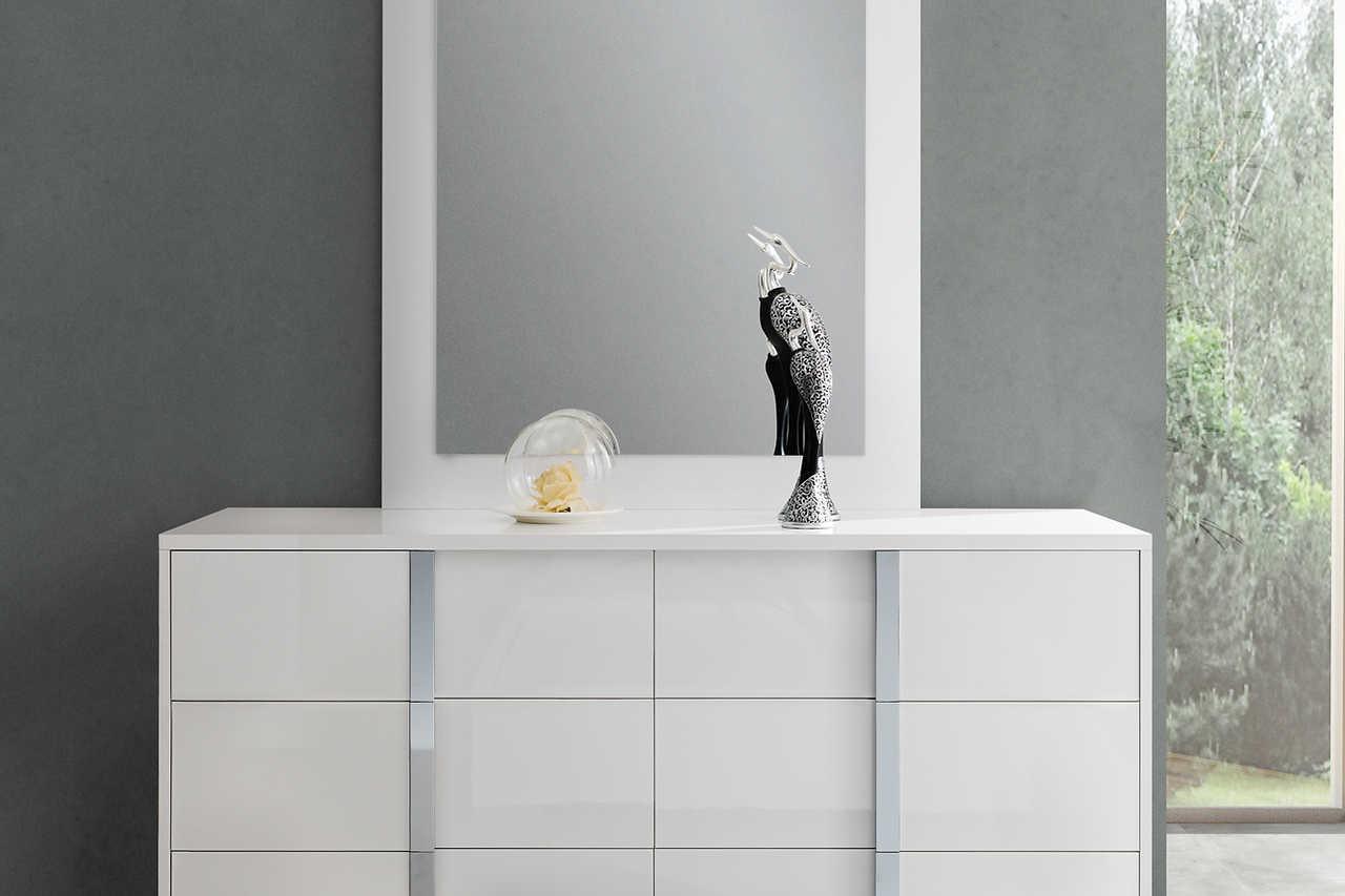 Beverly White Gloss Chest drawer handles detail