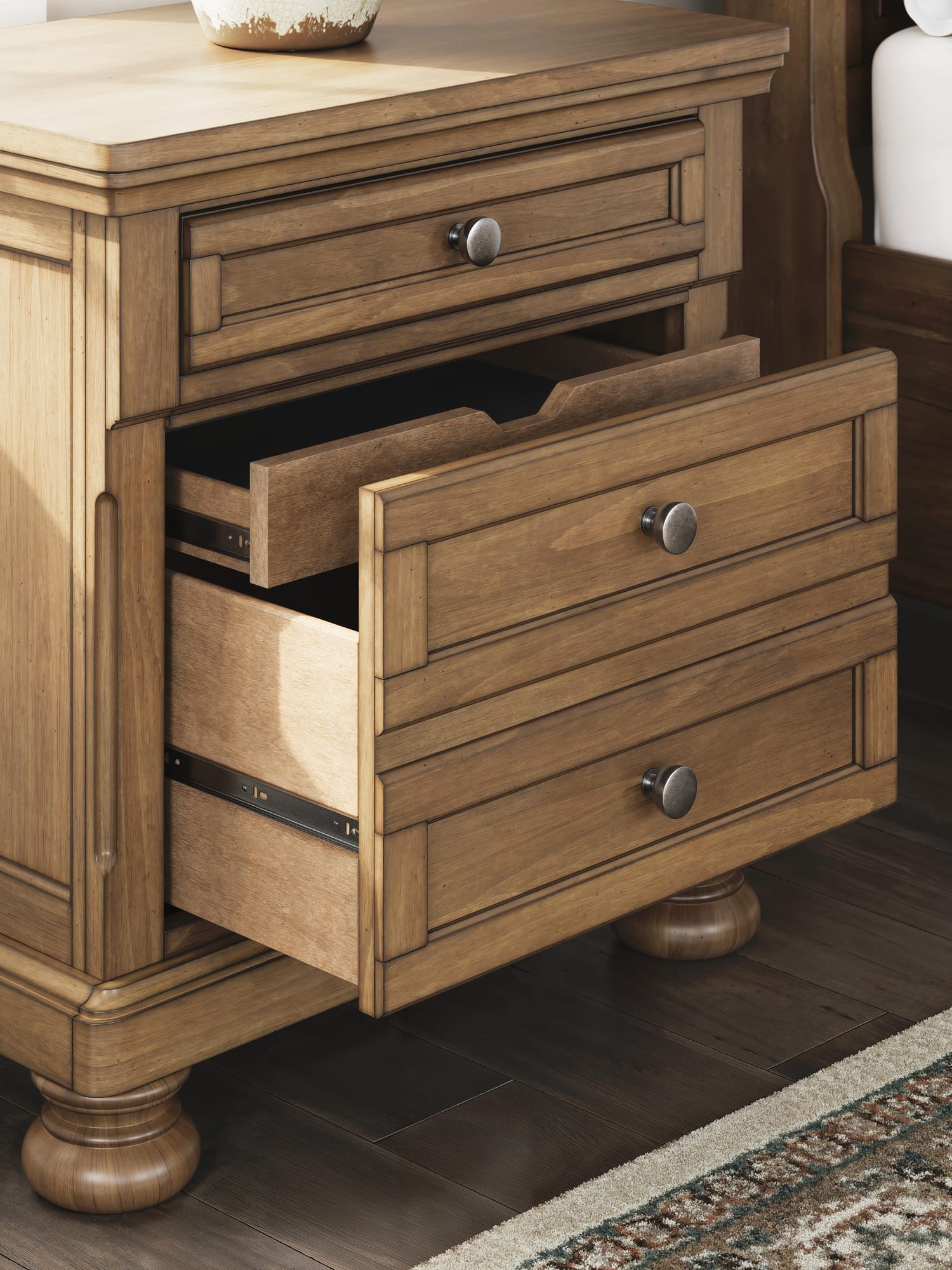 Feddinger Medium Brown Panel Bedroom Set detail view
