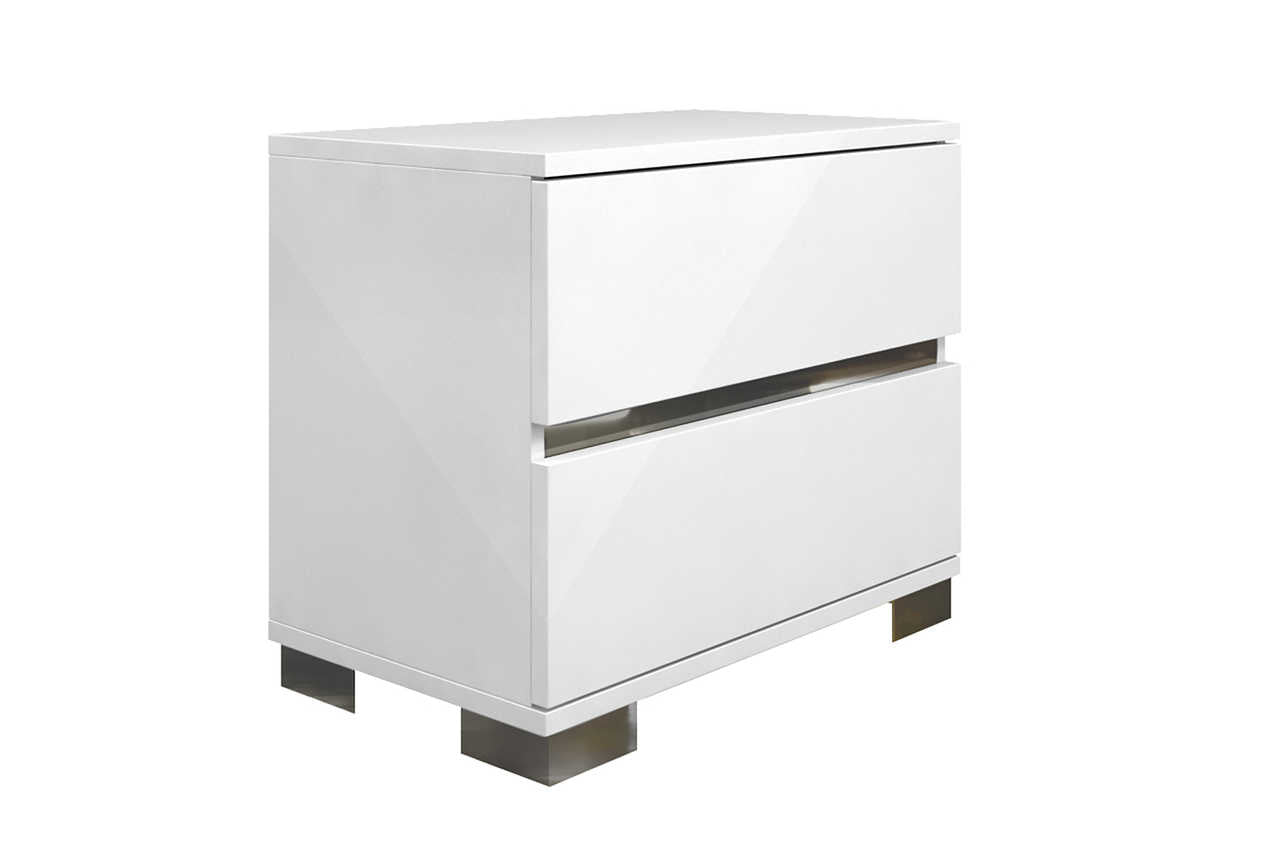 Chrome accents on Dream Collection King Bed