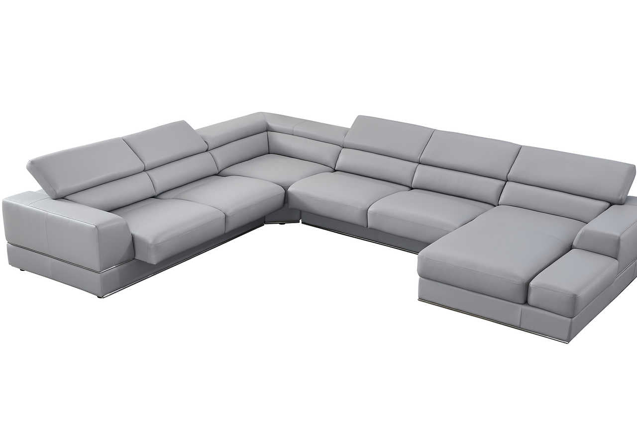 Main view of sectional sofa with RAF chaise