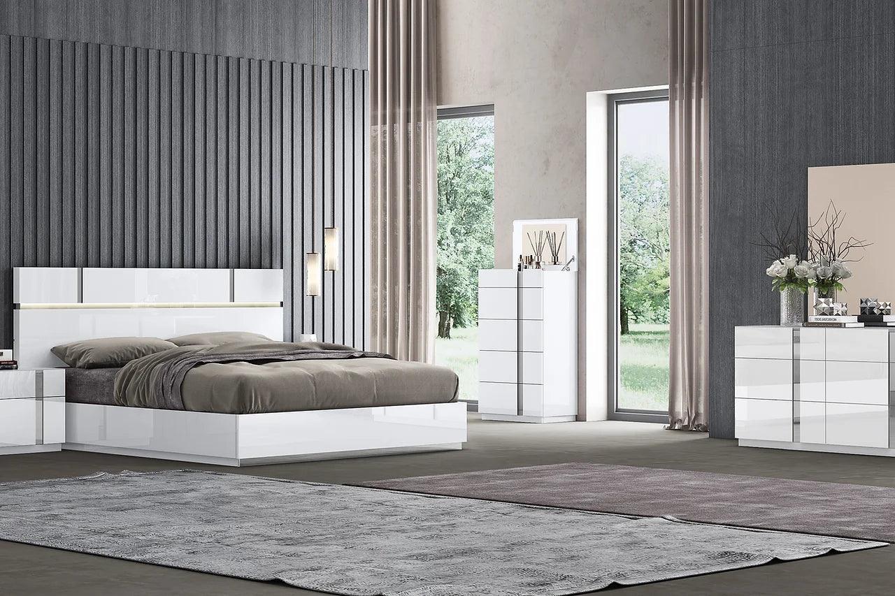 Modern high gloss white 5-drawer chest in bedroom