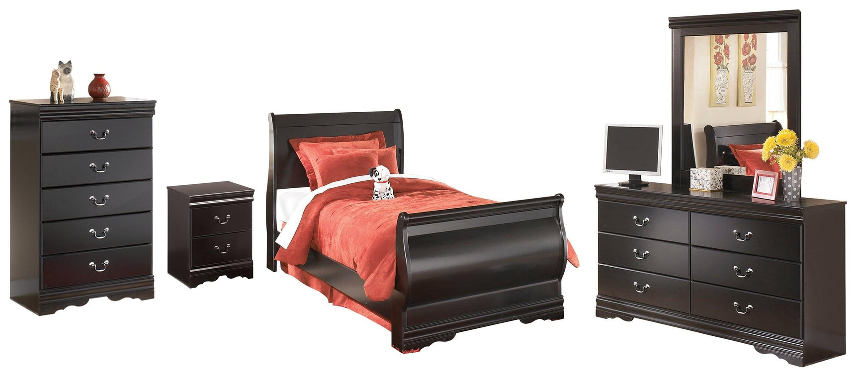 Side angle of Huey Vineyard Black Sleigh Bedroom Set bed