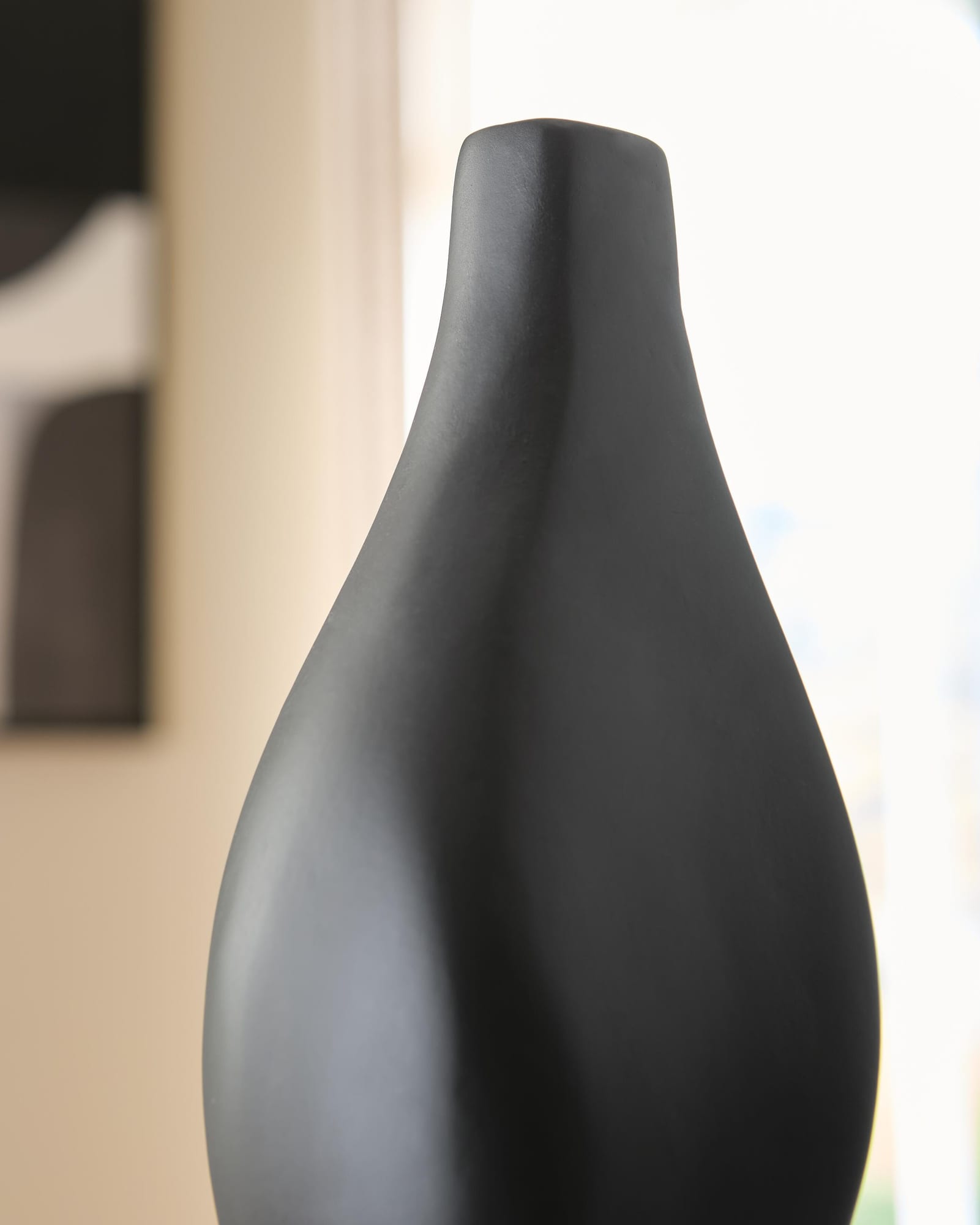 Judsen Black Vase detail view