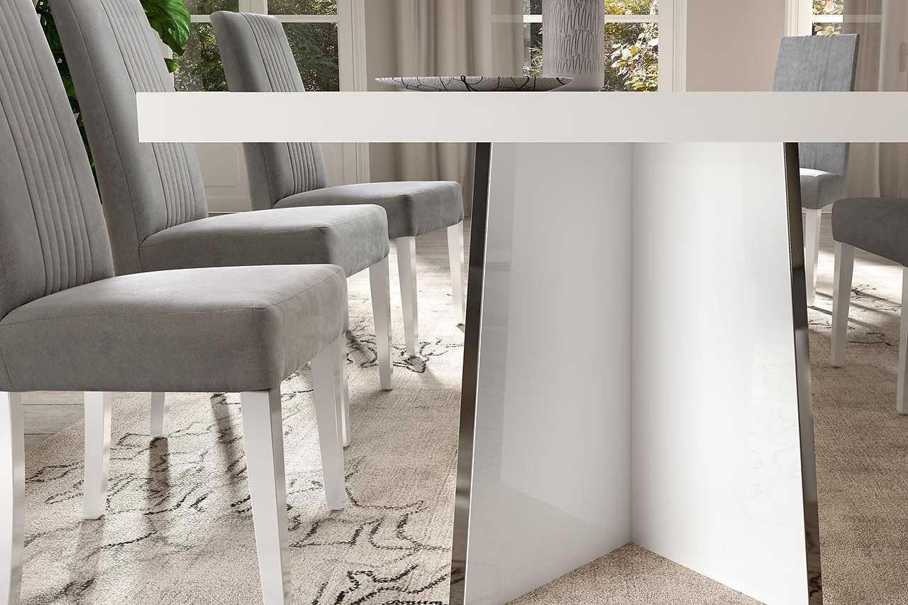 Interior shelving of Mara Dining Collection vitríne cabinet