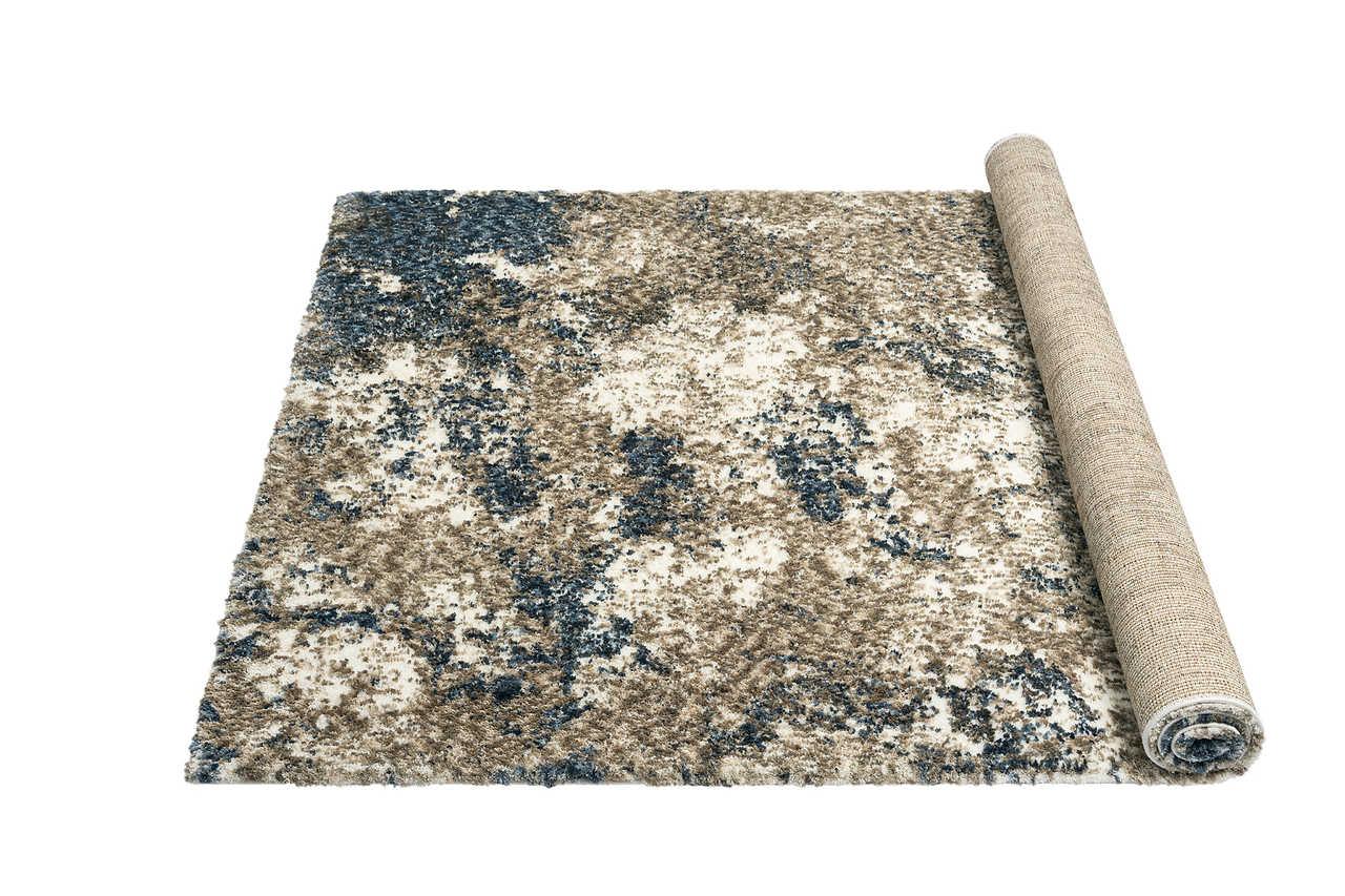 Sephora 1010 Glacier medium rug styled in room setting