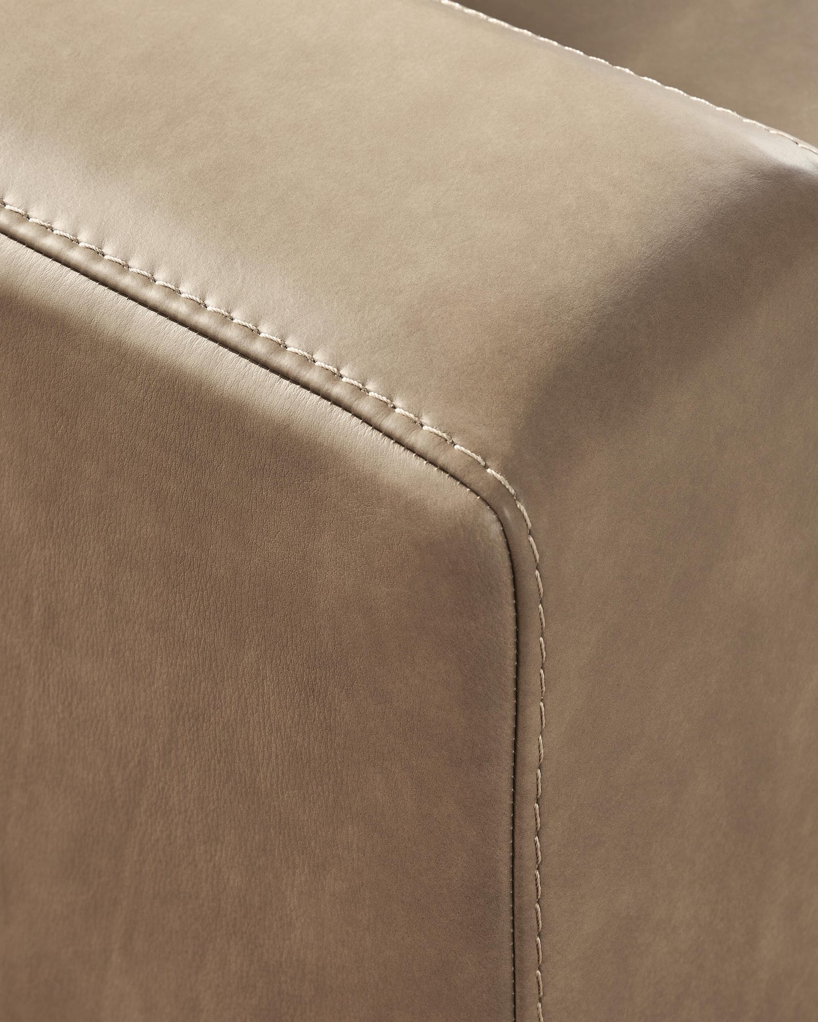 Veronella Sahara Leather 3-Piece Sectional with Chaise - image 4