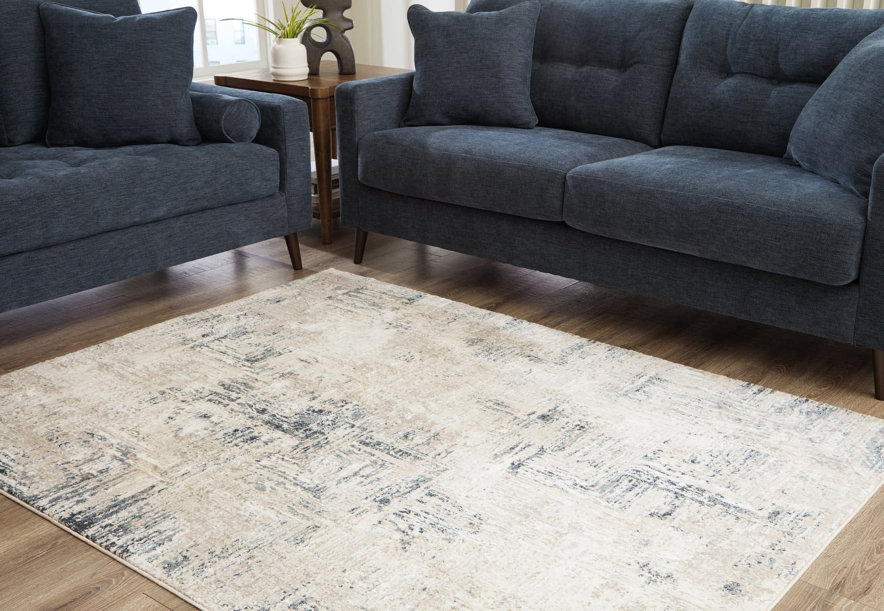 Gentor Blue and Ivory 5 by 7 rug, front view
