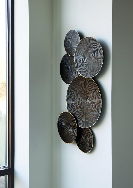 Rhetlen Black and Gold Geometric Metal Wall Decor front view