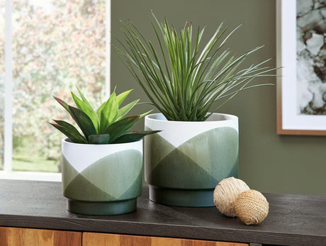Ardenridge ceramic planter set of 2 - front view