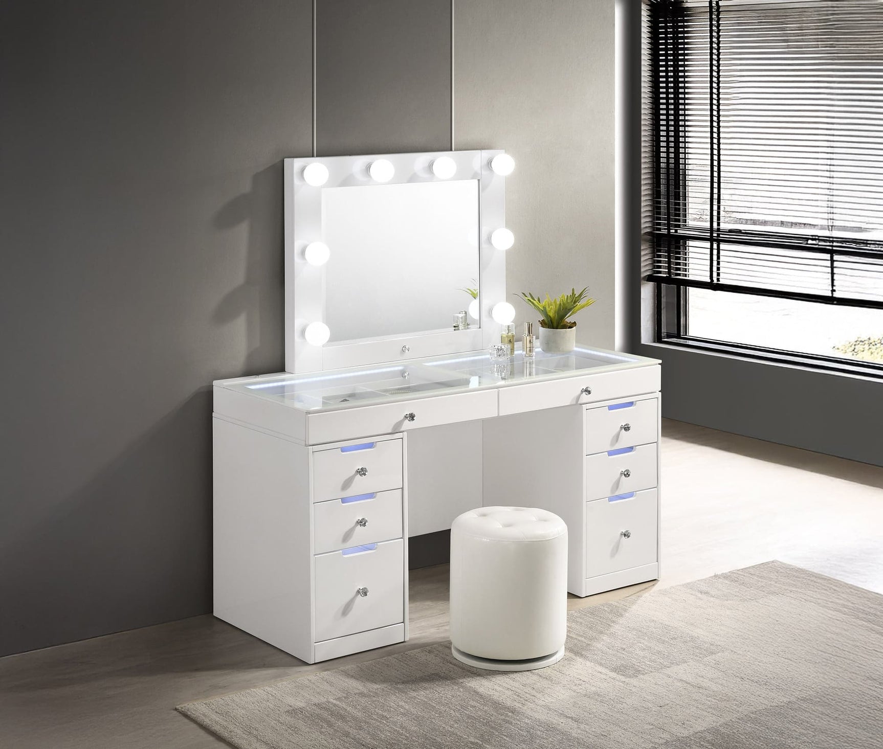 Luxo White Vanity Set frontal view