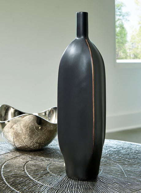 Rhaveney Black Vase set of 3 front view
