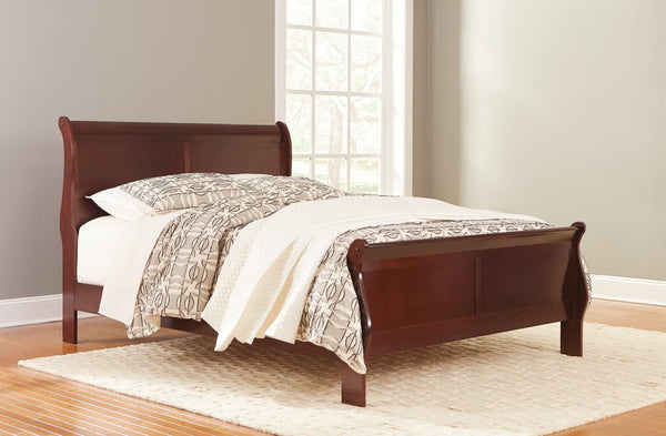 Alisdair Dark Brown Queen Sleigh Bed front view showcasing curved headboard and footboard