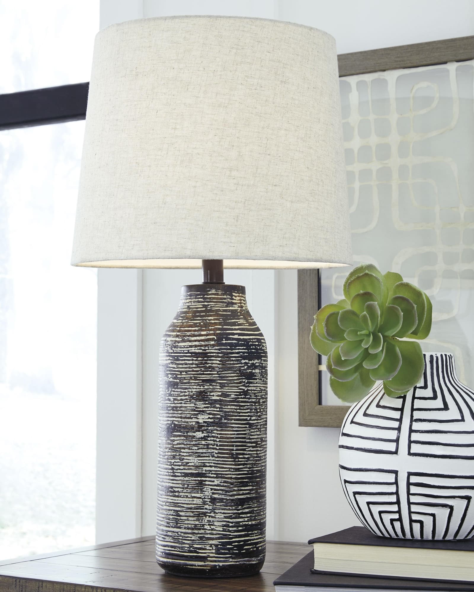 Mahima Black and White Table Lamp set front view