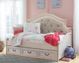 Realyn Twin Daybed in Chipped White angled view