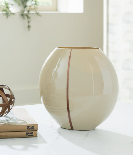 Sheabourne Cream Vase front view
