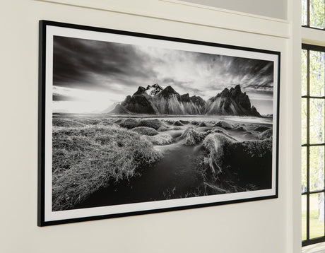 Delstone black and white wall art front view with mountain print