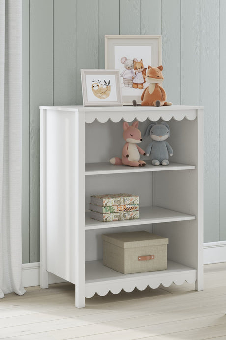 Hallityn White Bookcase front angle showing shelves and scalloped design