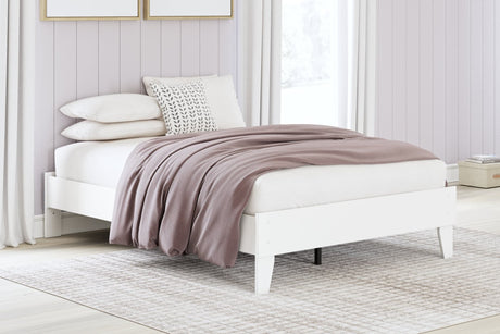 Hallityn Full White Platform Bed - angled side view