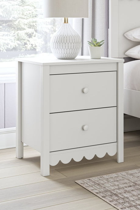 Hallityn White Nightstand front view showing scalloped detail