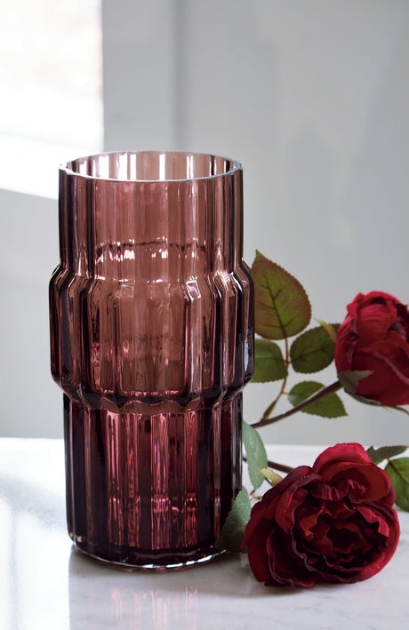 Dorlow Mauve glass vase front view