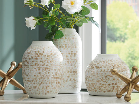 Vinburn accessory set with 3 white metal vases and 2 goldtone metal sculptures