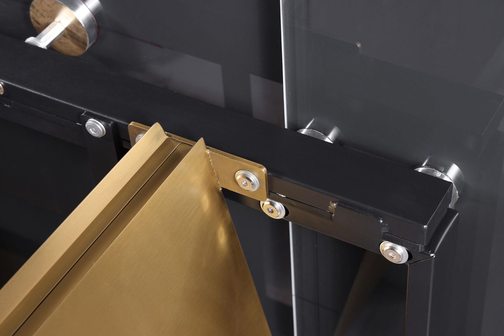 Brushed gold metal base detail