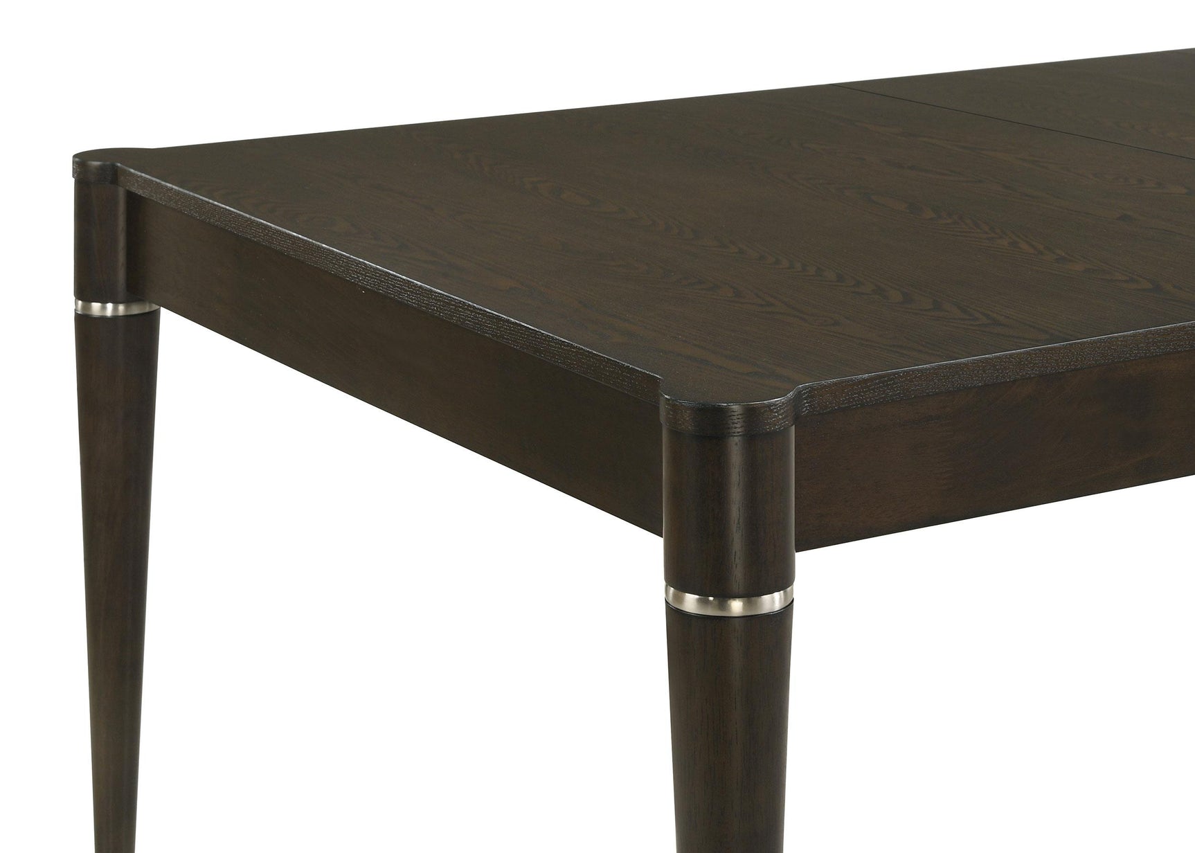 Reseda table fully extended in dining setting