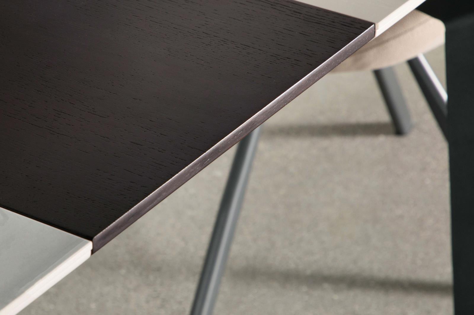 Table top and base contrast highlight