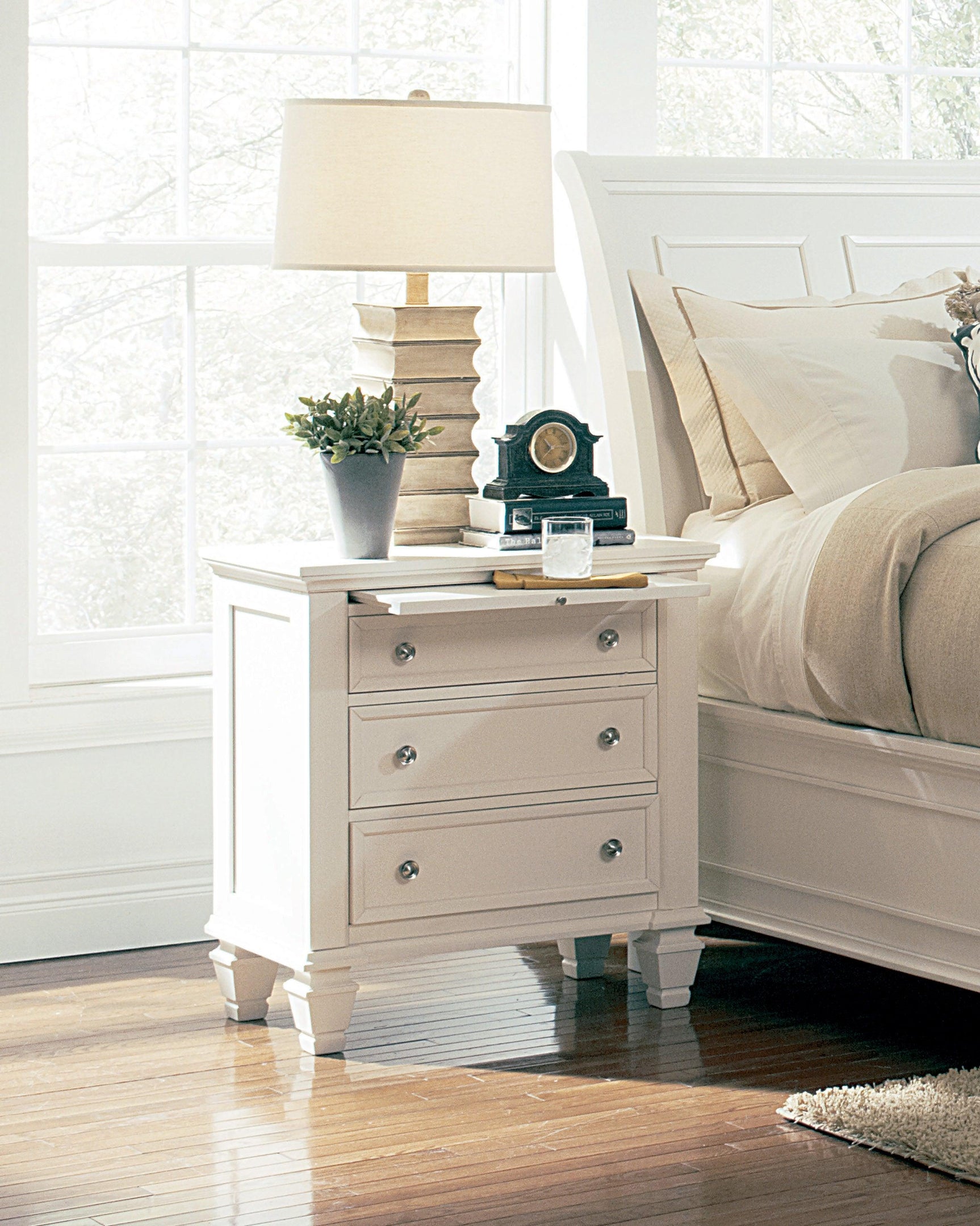 White finish frame detail on dresser mirror