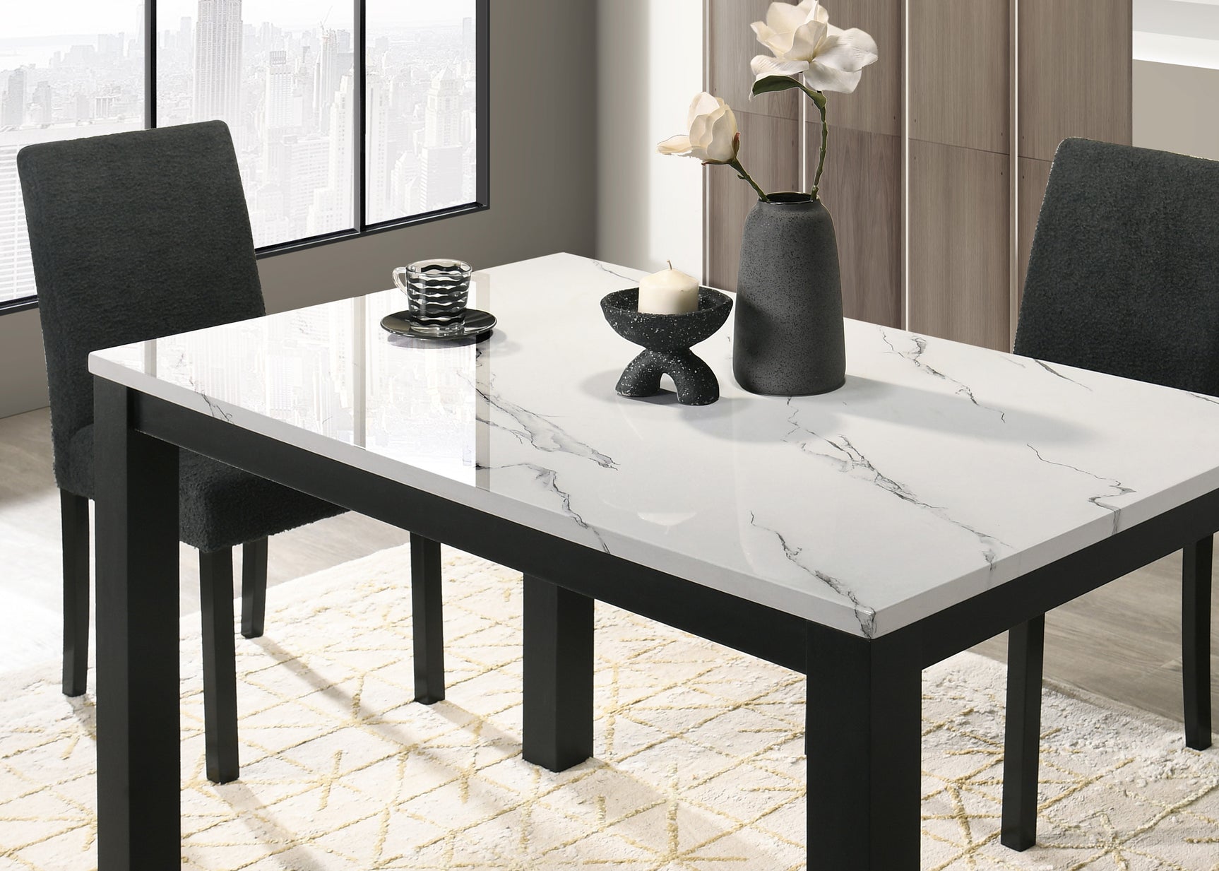 Resia dining table detail view
