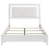 Chrome-finished legs of Cassia Queen LED bed