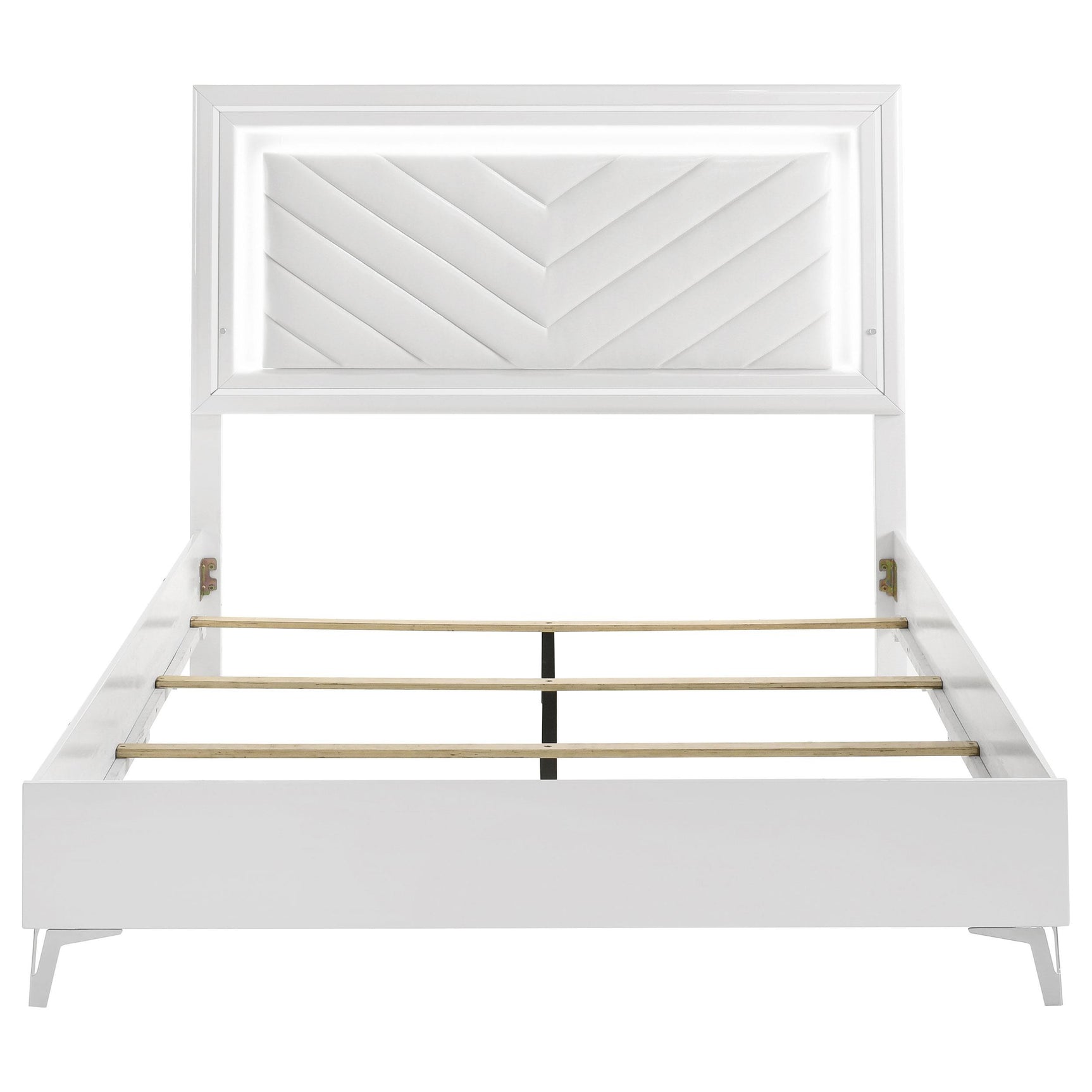 Chrome-finished legs of Cassia Queen LED bed