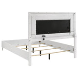 Low footboard with high-gloss white finish on Cassia Queen bed