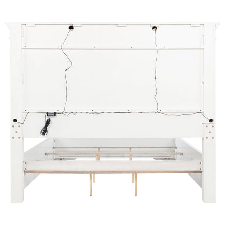 Bed footboard detail