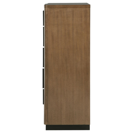 Drawer dovetail joinery on Terrace chest