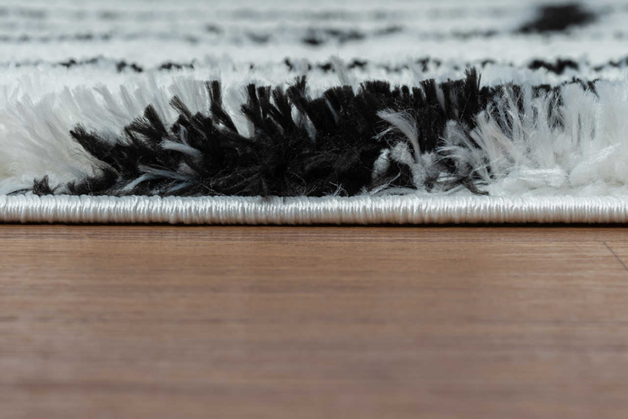Side angle of Ivory shag rug showing thickness